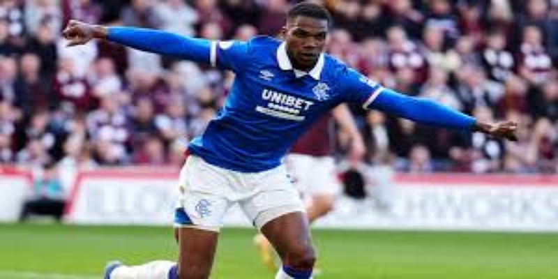 开云体育事件回顾：凌晨失控与街头撞击-开云体育